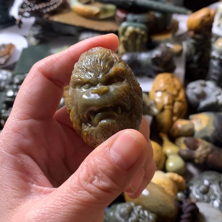 岫岩河磨玉（透闪石质玉）手链未镶嵌气**虹