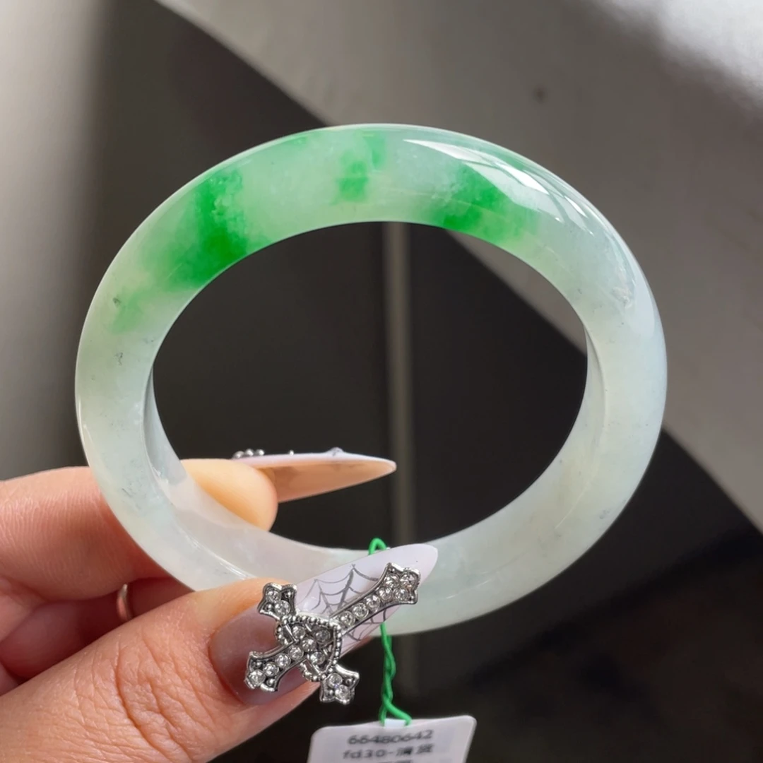 翡翠未镶嵌手镯【清货亏出】冰飘辣绿正圈手镯