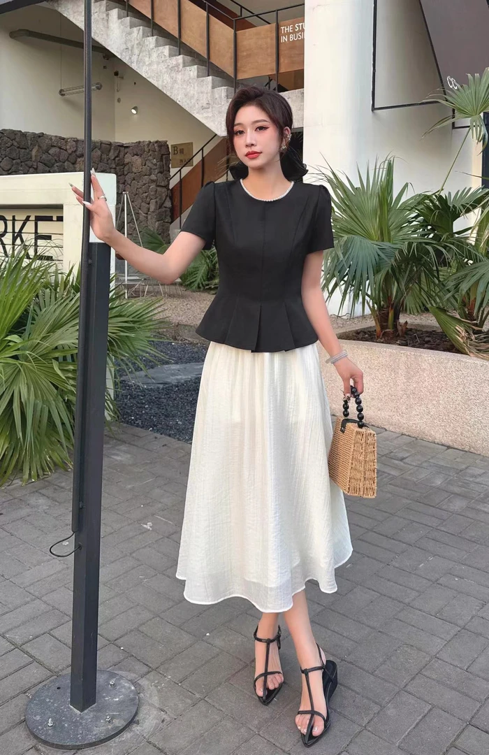 8836(25108)-30夏款气质修身显瘦镶珠T恤搭配高腰半身裙两件套