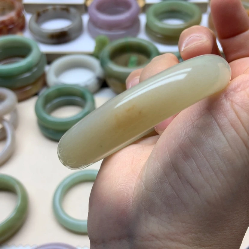 【闪购商品】未镶嵌手镯石英岩玉丹*