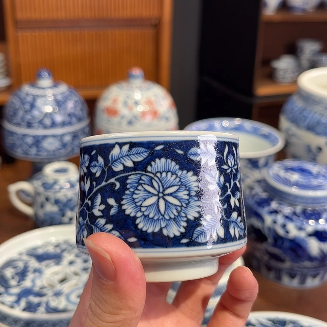 瓷片蓝地牡丹元青花杯子