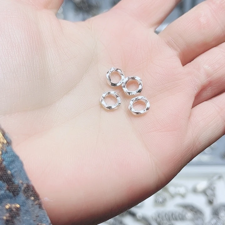 无足银盘缠足银四个