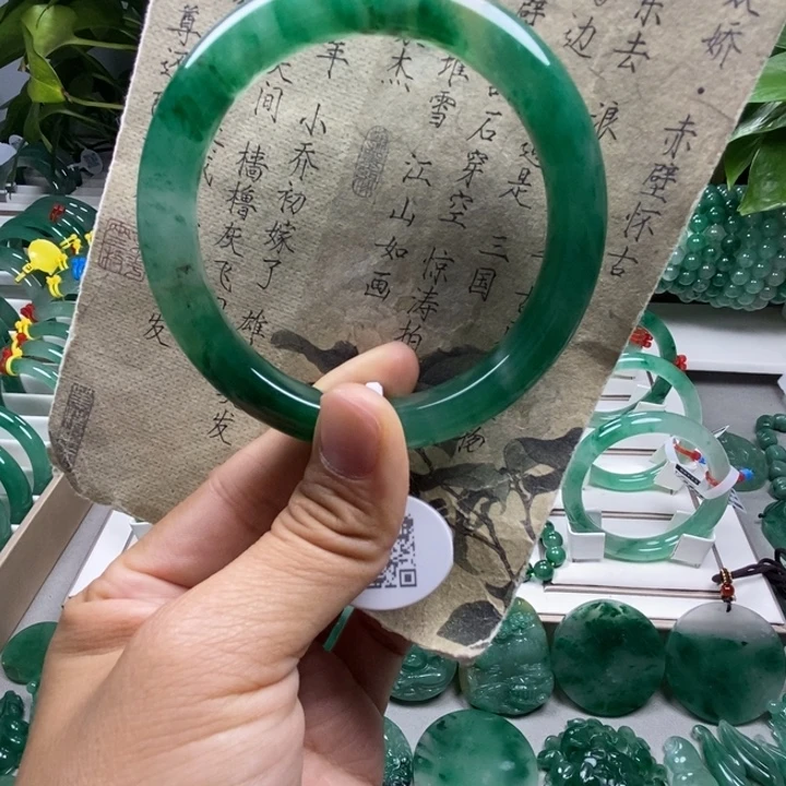 未镶嵌手镯石英质玉