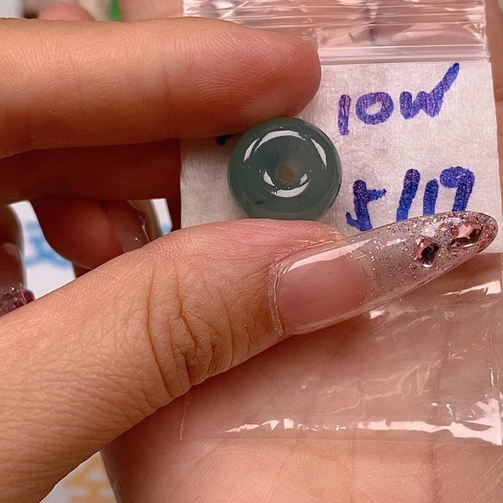 翡翠戒圈未镶嵌郑***哥翡翠吊坠
