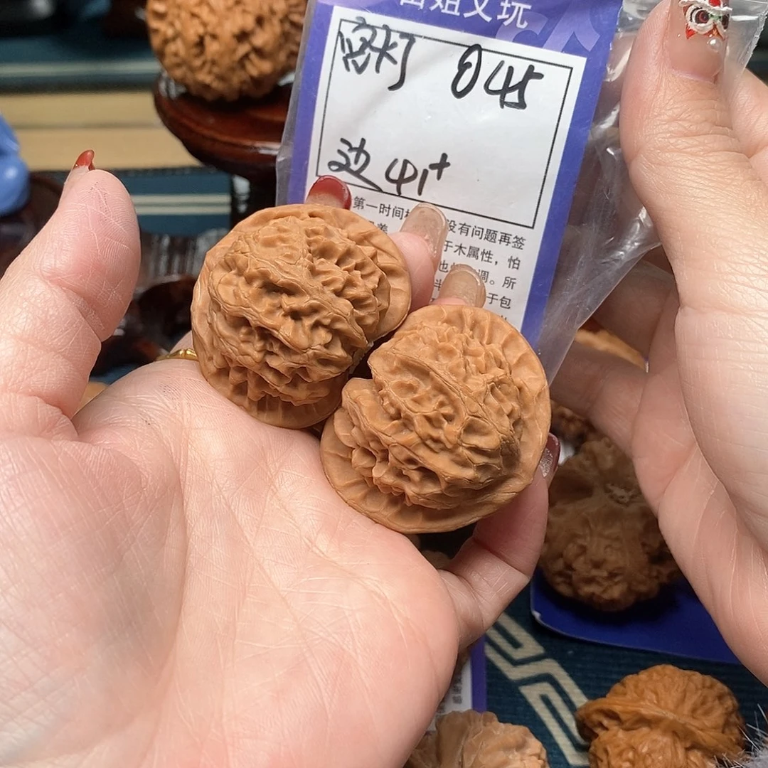 文玩核桃把件宫灯