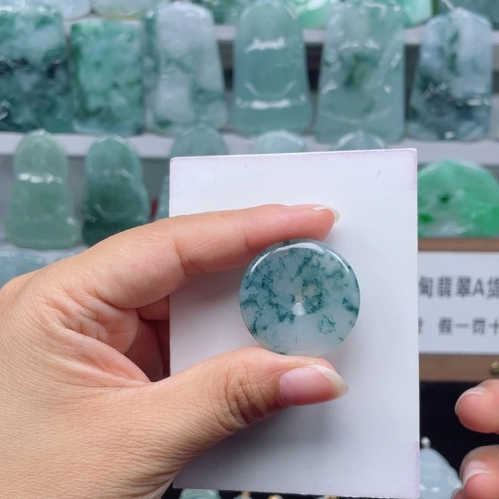 颈饰未镶嵌翡翠平安扣