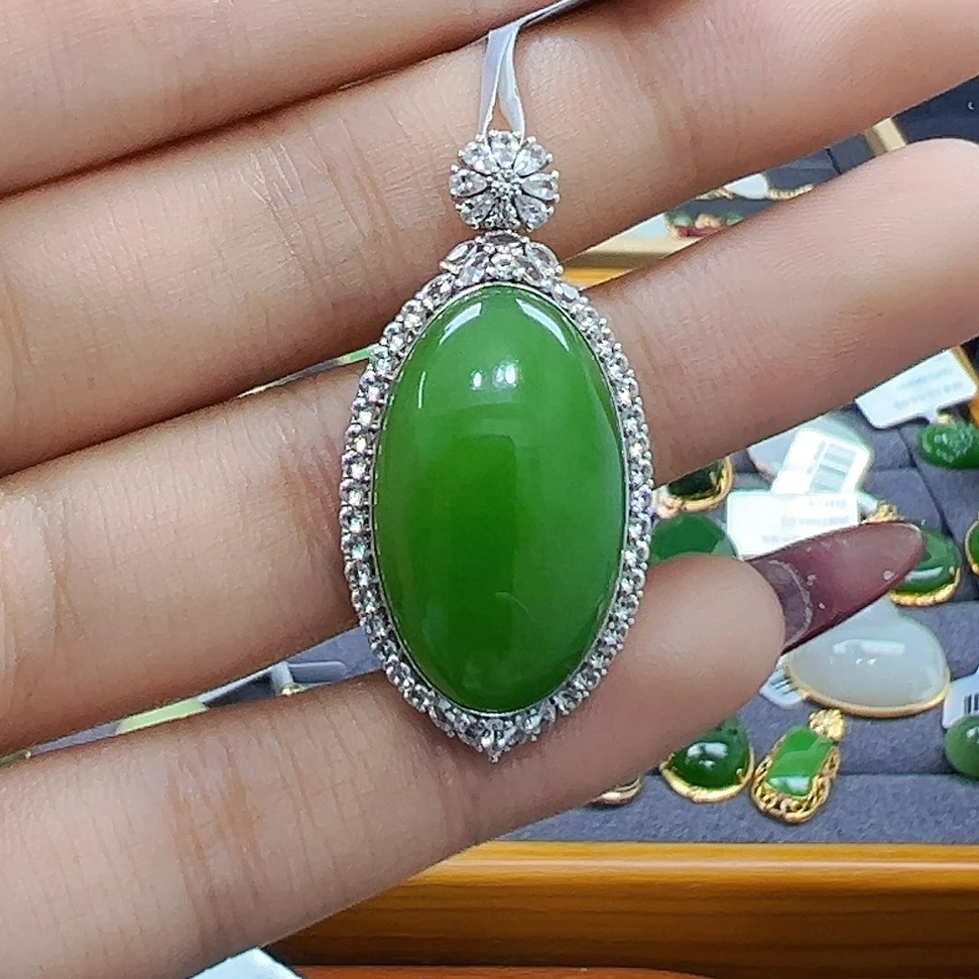 和田玉18K金镶嵌吊坠(赠链)