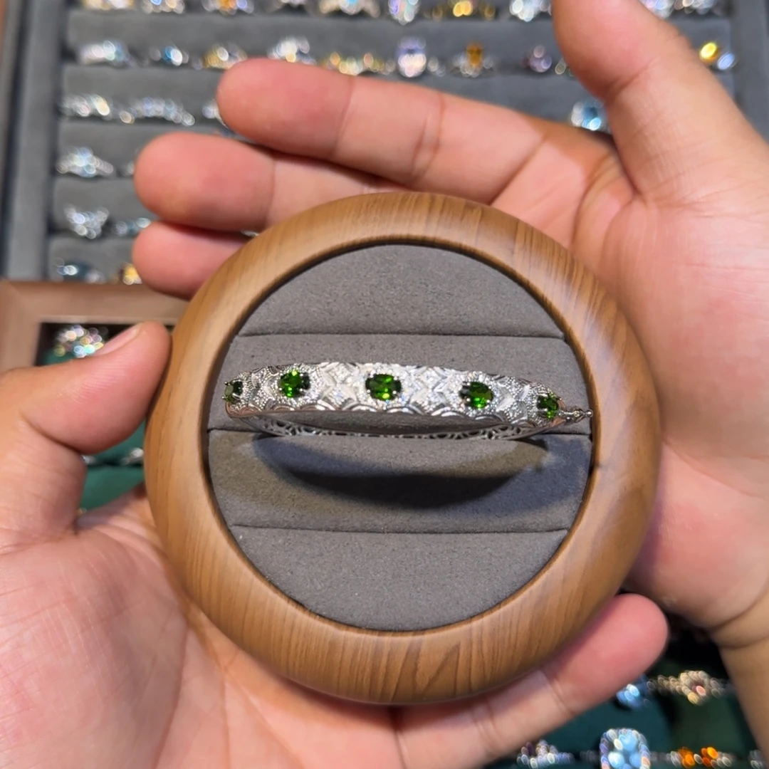 R***o手镯银S925镶嵌透辉石