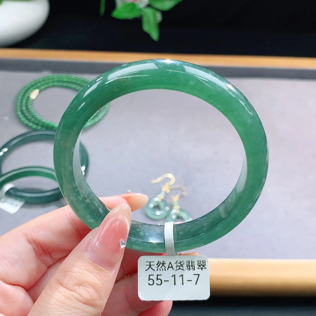 未镶嵌手镯（圆镯）翡翠