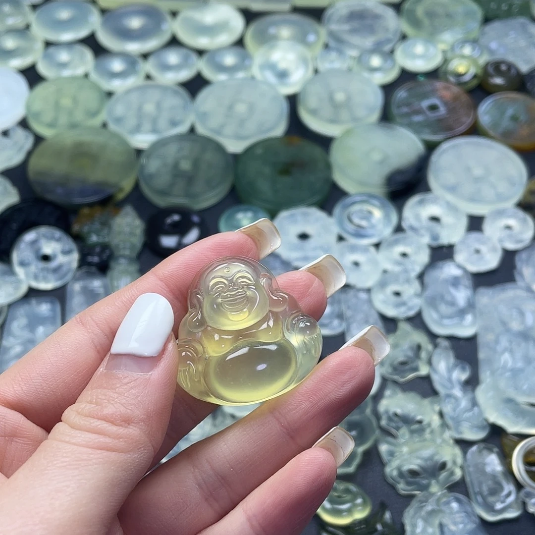 岫玉未镶嵌颈饰肚佛