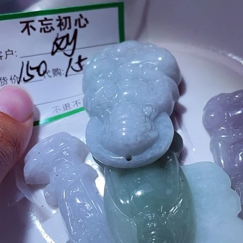 刘***全翡翠未镶嵌颈饰缅甸