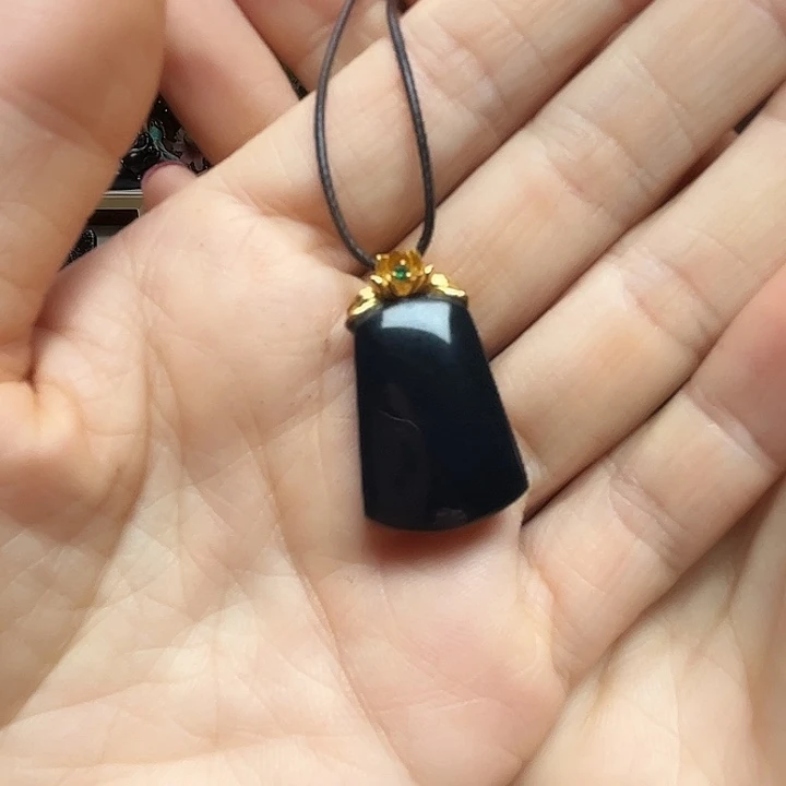 茵***玥和田玉（墨玉）未镶嵌吊坠(赠链)小面包