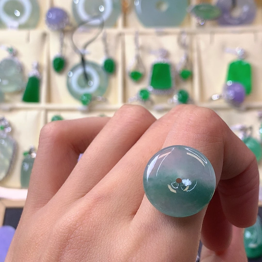 翡翠未镶嵌颈饰裸石