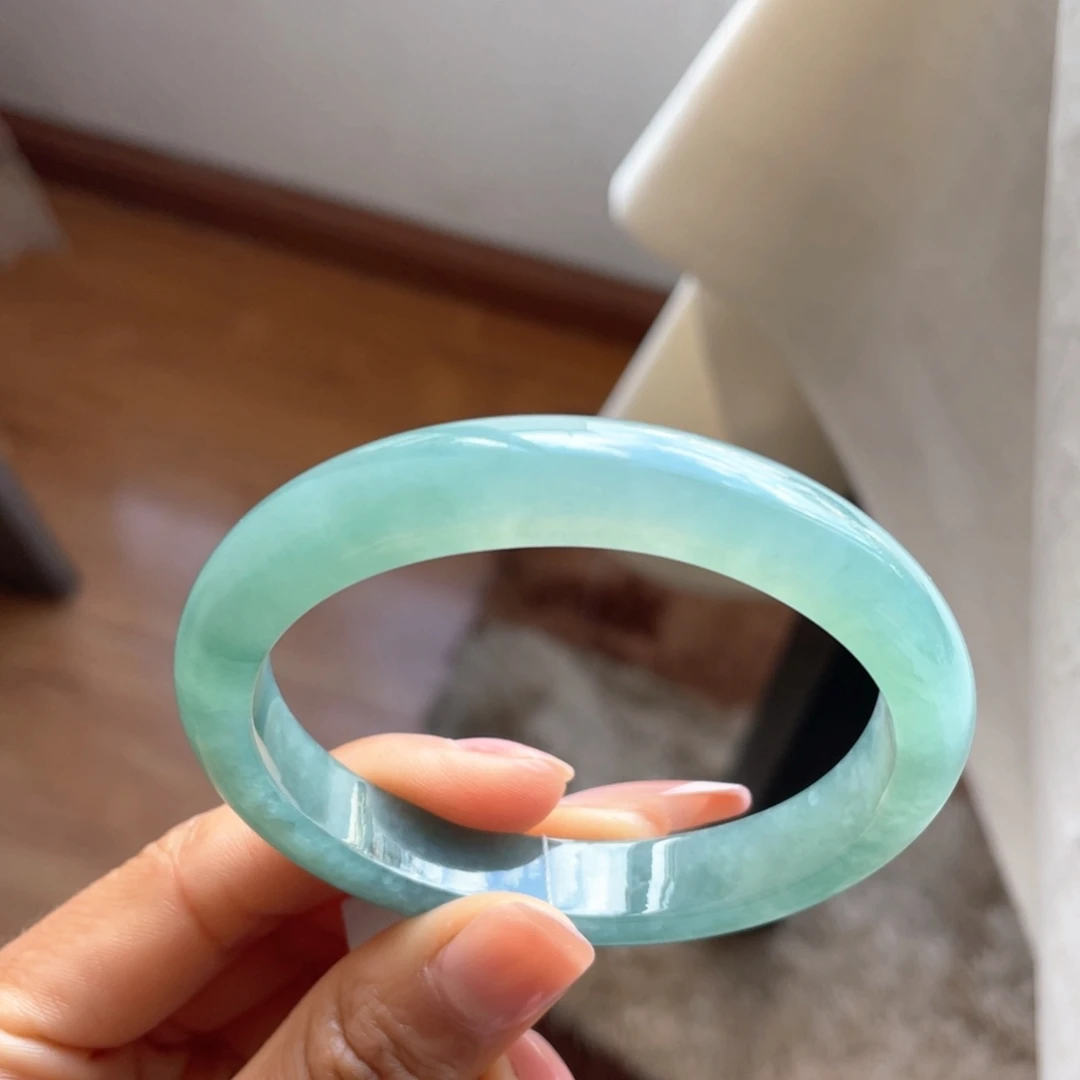 翡翠手镯未镶嵌贵妃