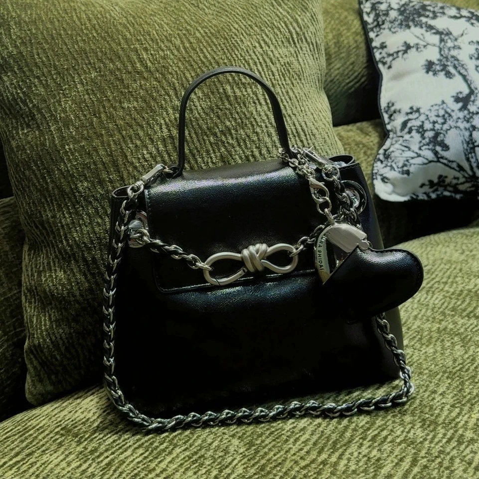 2025春季新款小众设计款女士手提斜挎包