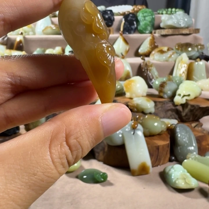 和田玉（糖玉）未镶嵌颈饰