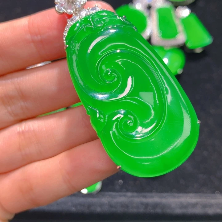 三***子翡翠银S925镶嵌颈饰一个