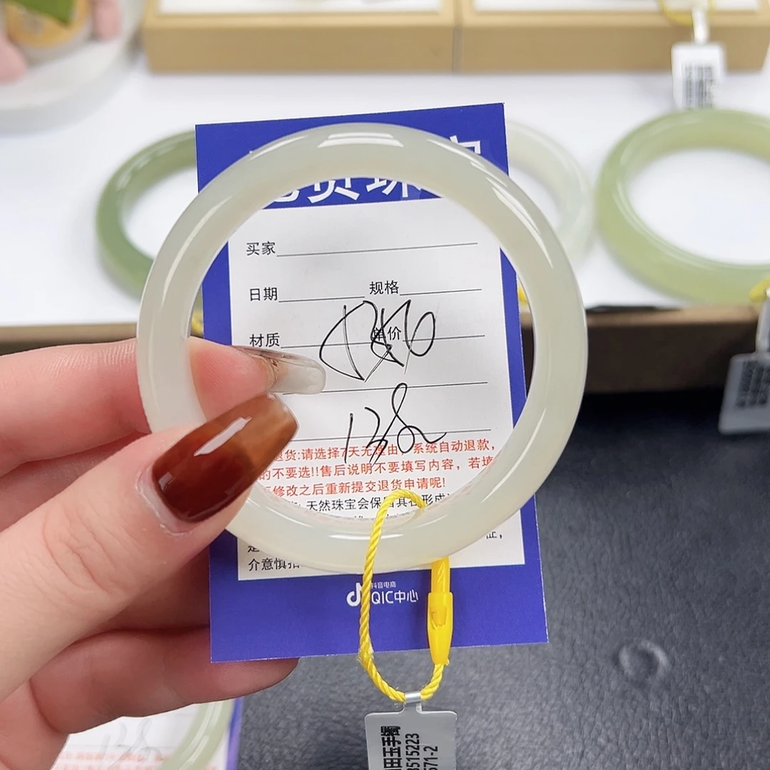 和田玉未镶嵌手镯