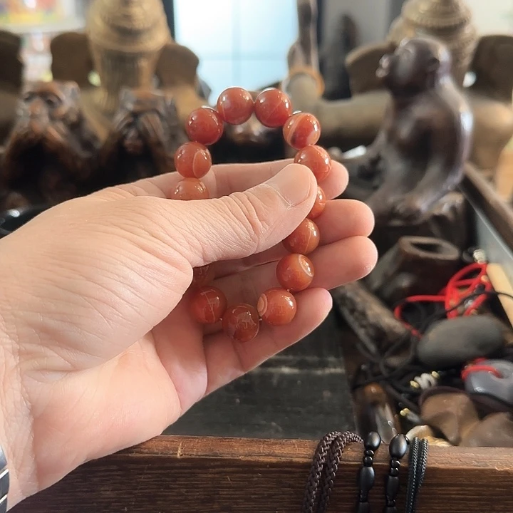 石英质玉颈饰合金
