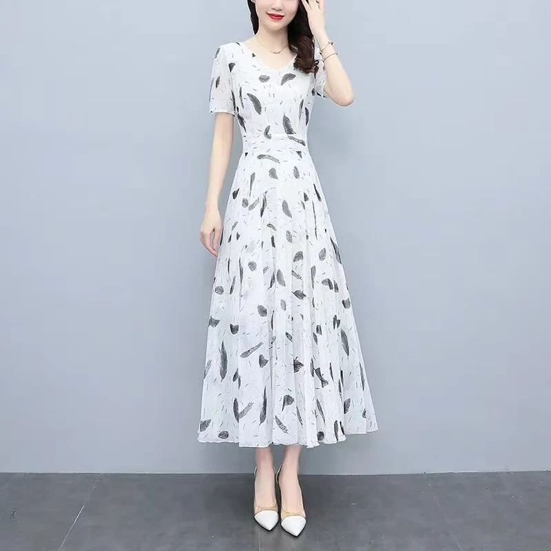 白色雪纺碎花连衣裙洋气裙子时尚大码女装收腰显瘦遮肚子长裙女