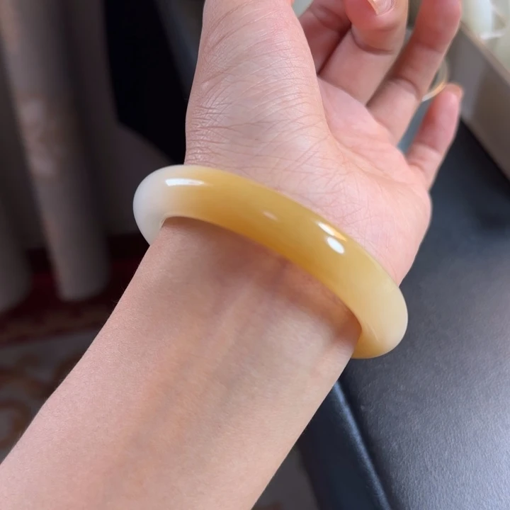 和田玉（糖玉）手镯未镶嵌