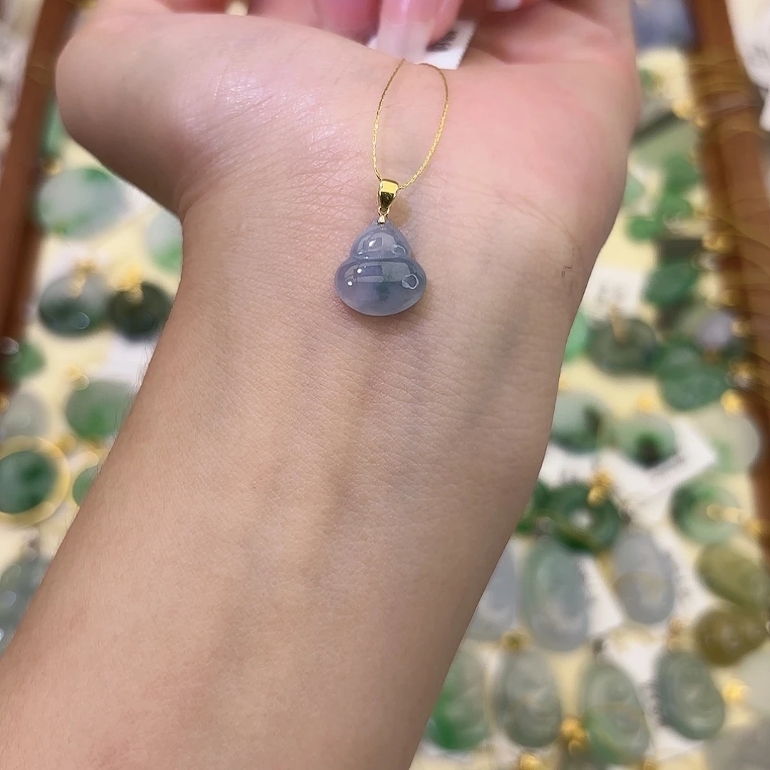 颈饰18K金镶嵌翡翠葫芦