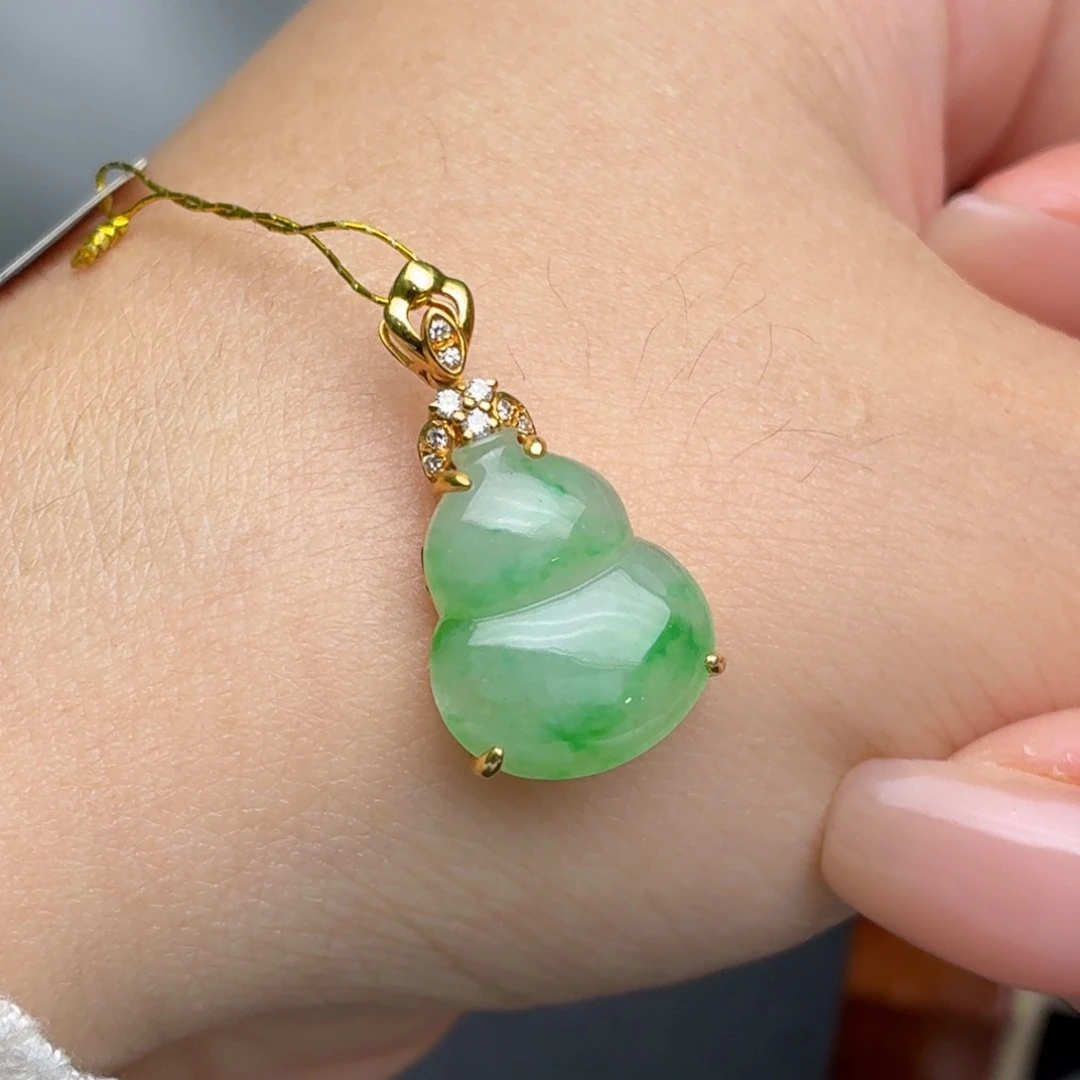 翡翠18K金镶嵌颈饰