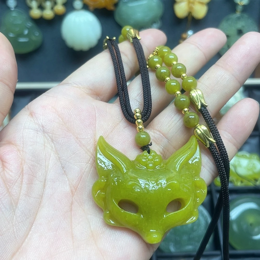 未镶嵌蛇纹石玉颈饰