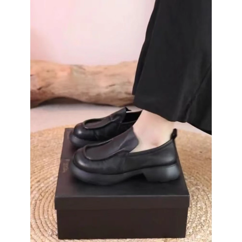 真皮软底妈妈鞋厚底中跟单鞋女2025春季新款复古中老年皮鞋cc