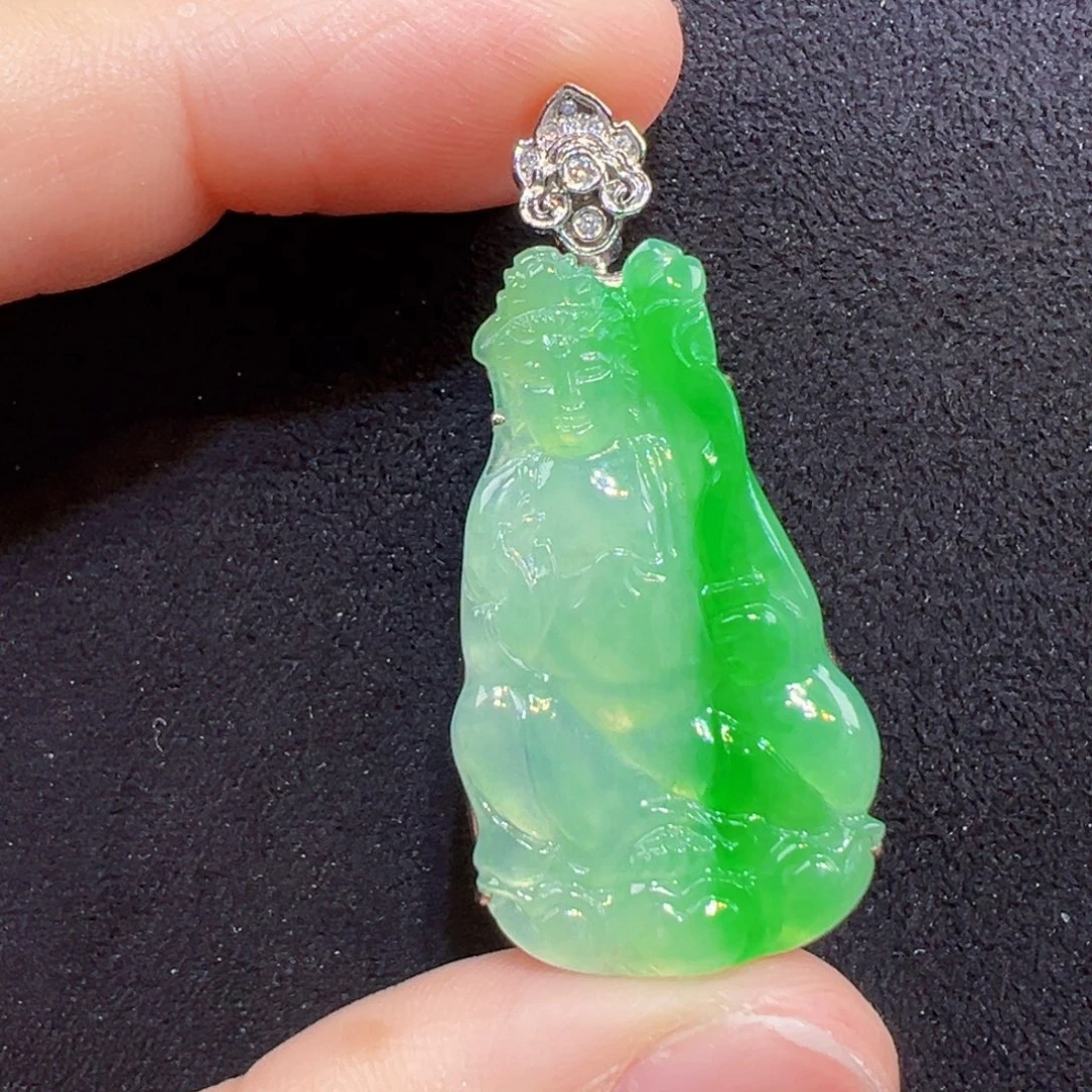 翡翠18K金镶嵌颈饰吊坠