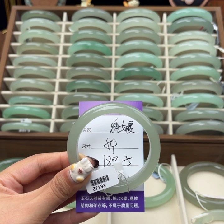 东陵石未镶嵌手镯