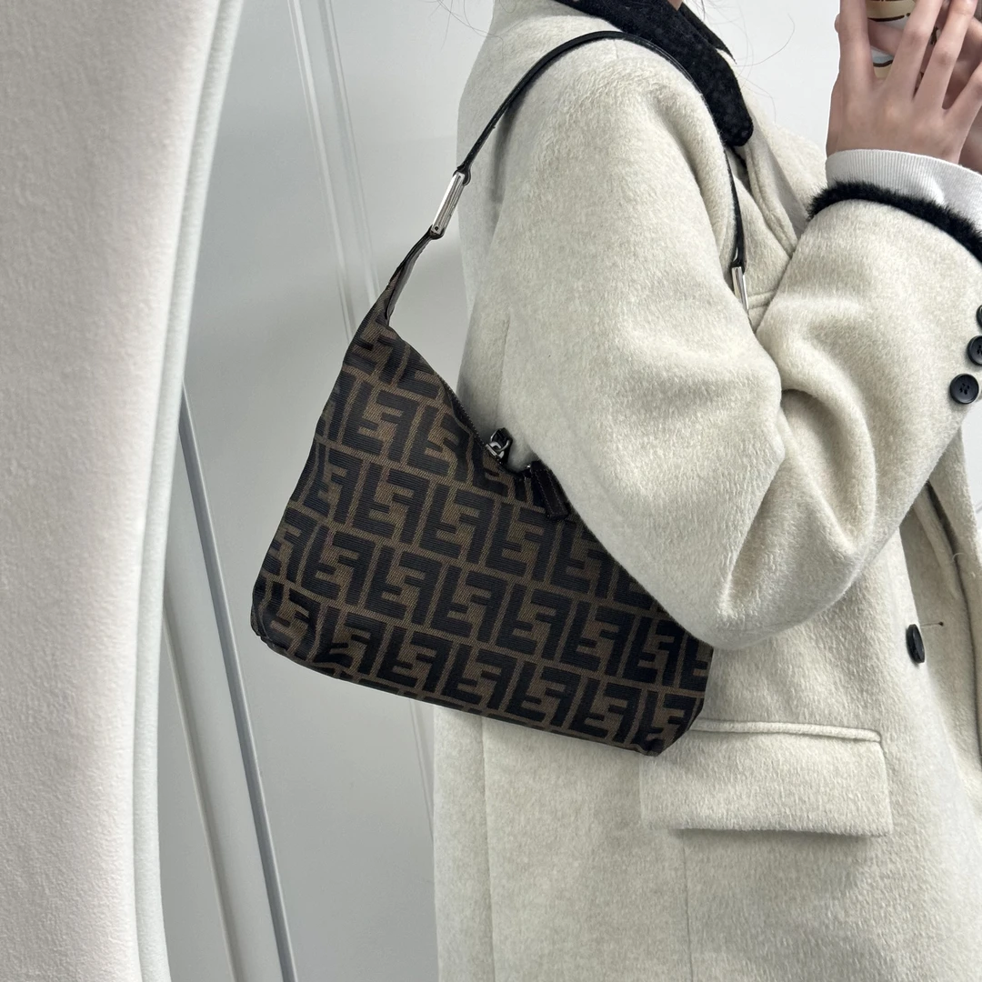 95新 FENDI/芬迪 LX10/单肩包/牛角包