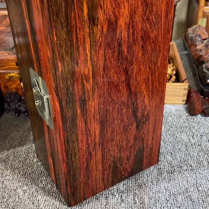 交趾黄檀（大红酸枝）用****缘