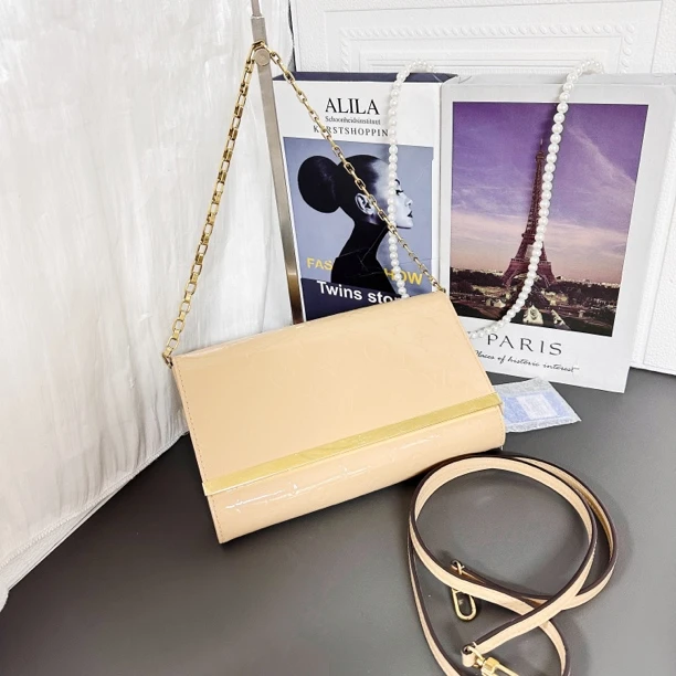 95新 LouisVuitton/路易威登 95新黄色信封单肩斜挎包