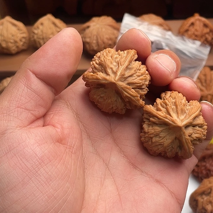 花***记文玩核桃吊坠文山三棱