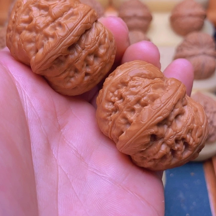 文玩核桃把件44球体粗筋元宝