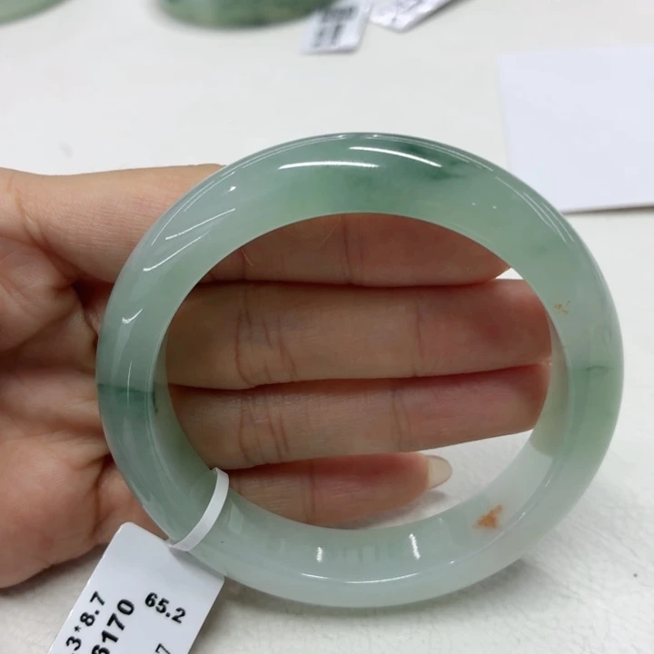 翡翠未镶嵌手镯56.7冰胶飘花
