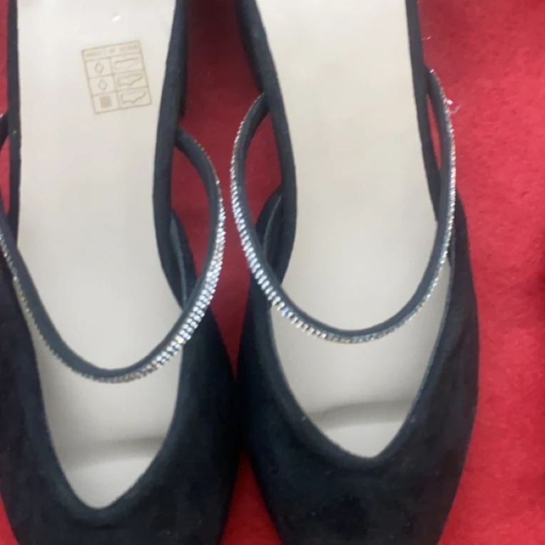 编号70女士鞋子直播间为准