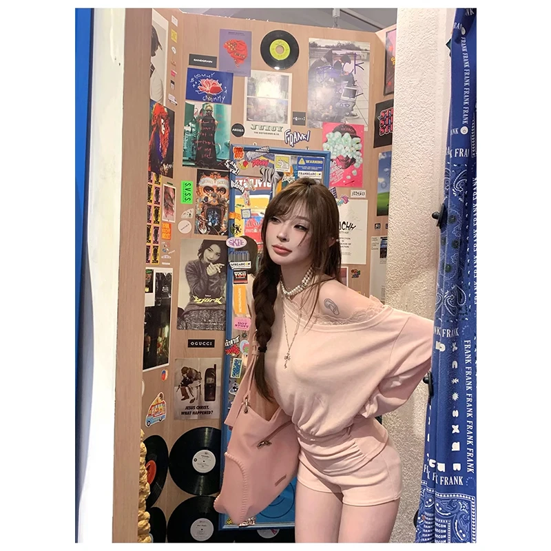 纯欲露肩蕾丝拼接收腰长袖上衣女2025新款小个子紧身休闲短裤套装