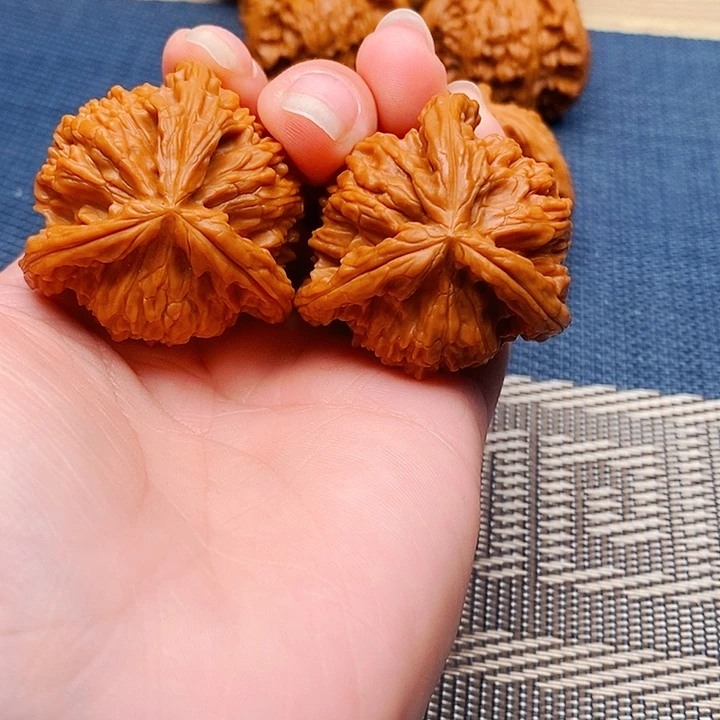 用***0文玩核桃吊坠三棱