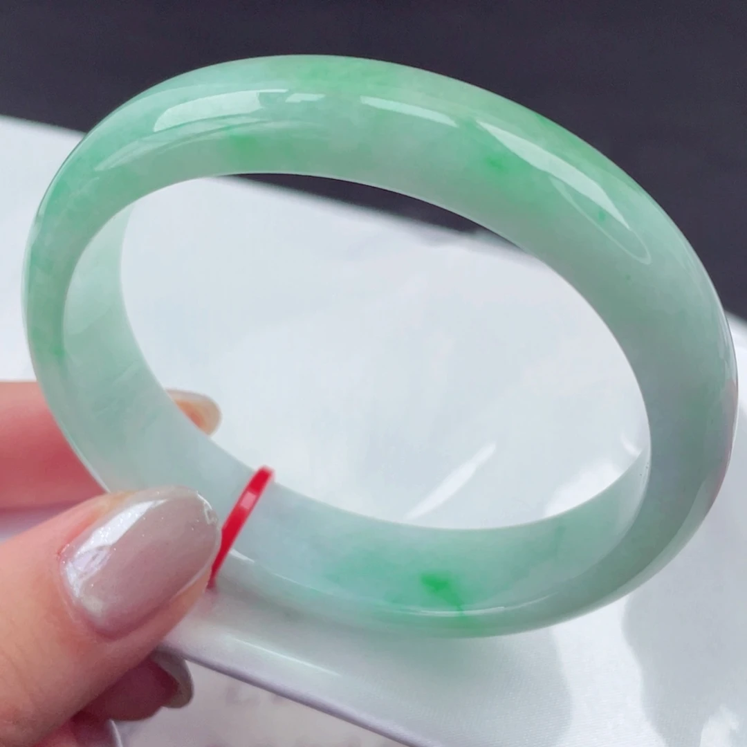 翡翠未镶嵌手镯57贵妃