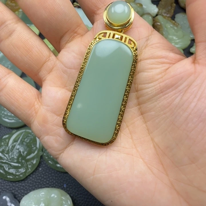 卿***词和田玉未镶嵌珠宝奇石