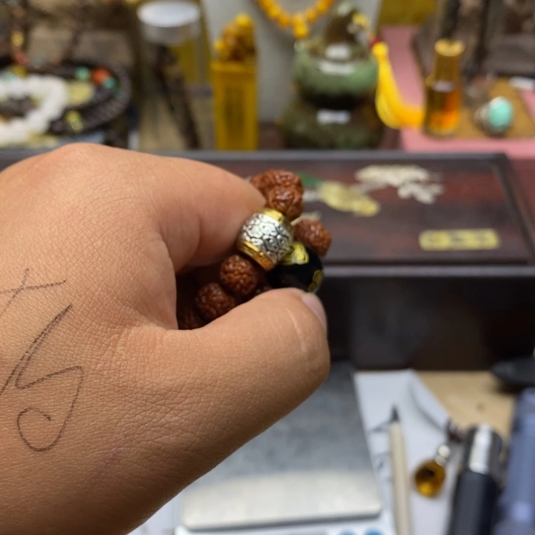 大叶紫檀（黑酸枝木类）