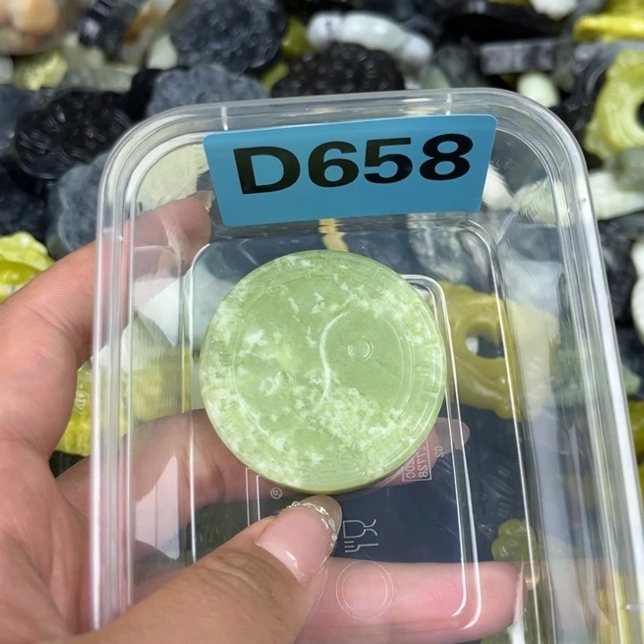 蛇纹石玉足银镀金镶嵌颈饰