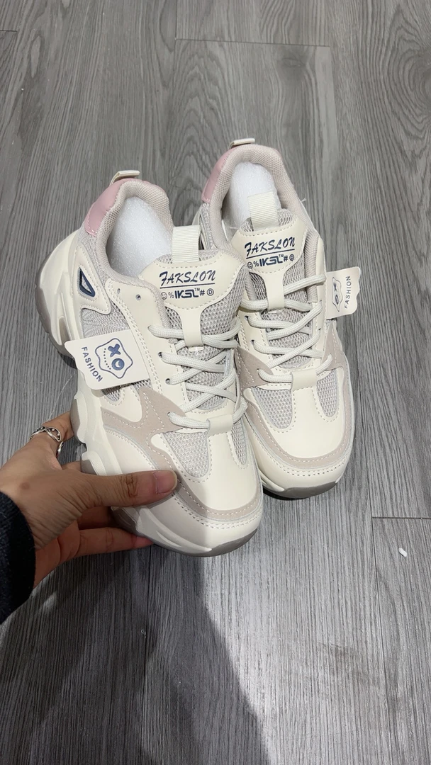 1303休闲百搭透气老爹鞋。