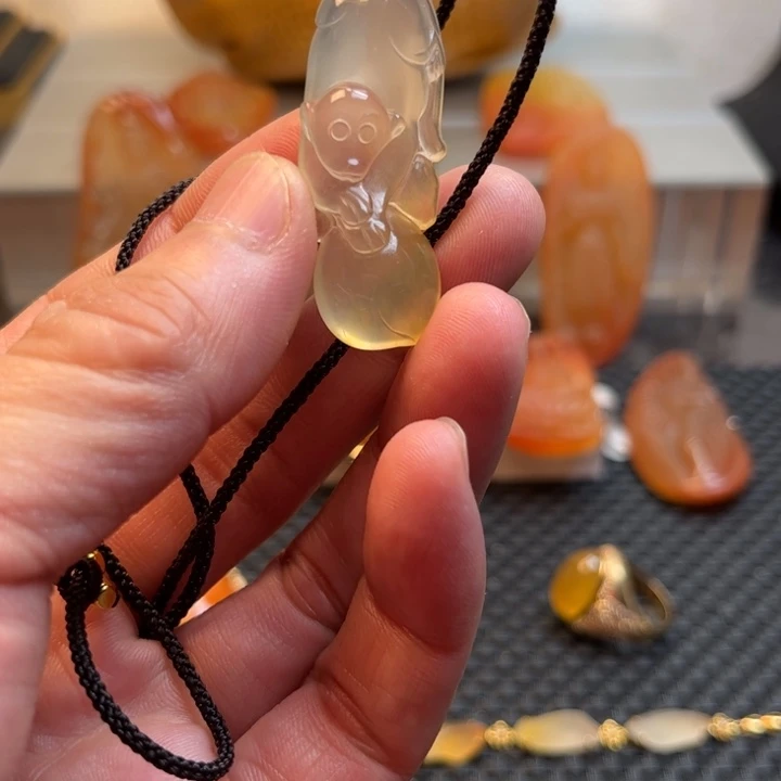 石英质玉颈饰未镶嵌