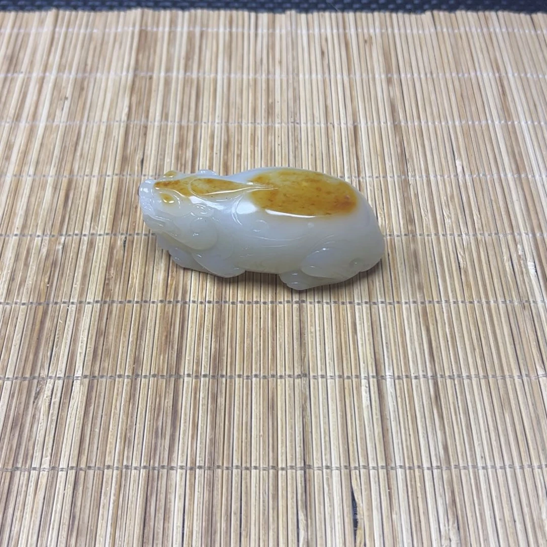 和田玉未镶嵌把件