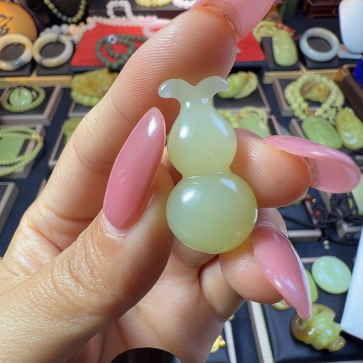 和田玉（黄玉）未镶嵌颈饰