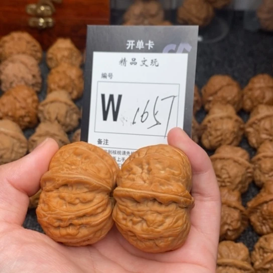吊坠桃核吾****月我是第一百44