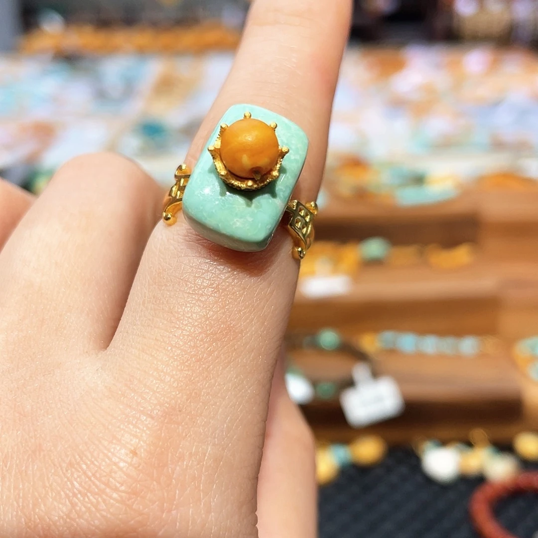 琥珀裸石未镶嵌戒指